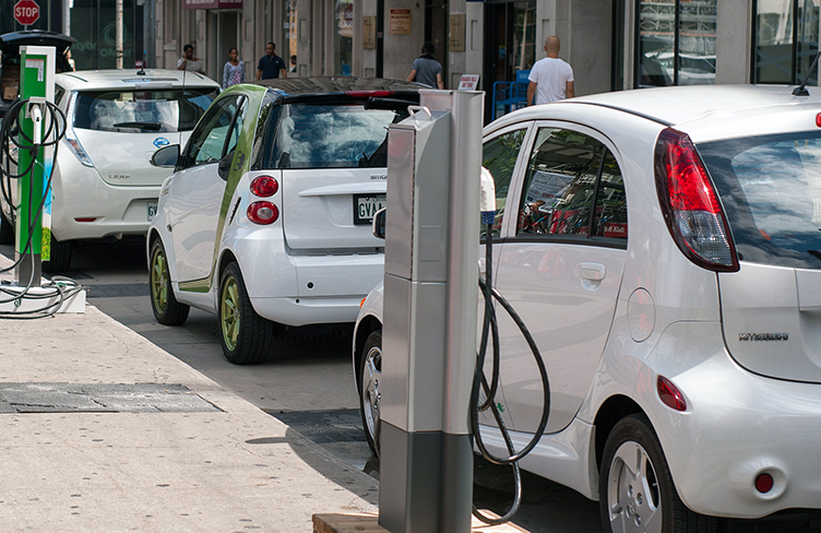 From farthest to closest: Nissan Leaf, Smart ED, and Mitsubishi i-MiEV highway-capable electric cars. (photo credit: Plug'n Drive, Creative Commons 2.0)