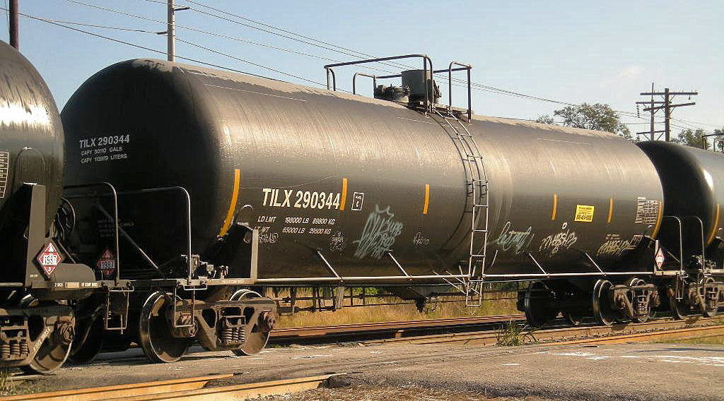A rail tank car of the type used to transport crude oil across North America. Recent incidents have raised concerns about the safety of this practice, which the DOE-DOT-sponsored team is investigating. (photo credit: Harvey Henkelmann)