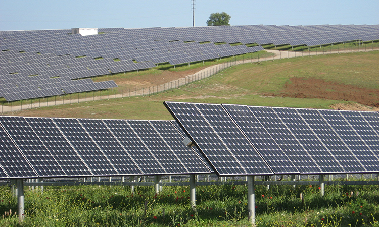 Utility-scale PV systems connected to the transmission network must comply with NERC modeling, data, and analysis standards. WECC’s new “Central Station Photovoltaic Power Plant Model Validation Guideline” helps them with this requirement. (Photo credit: Ceinturion, Creative Commons 3.0)