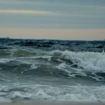 Waves crashings against the beach